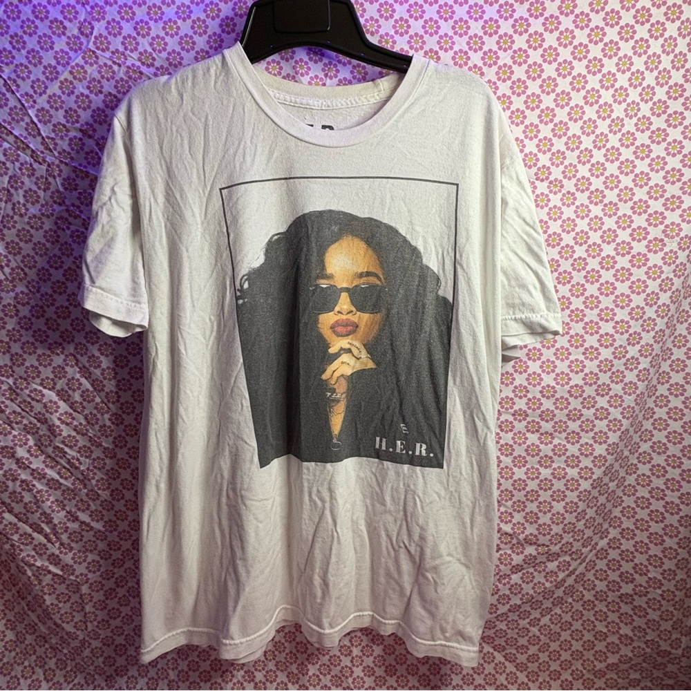 H.E.R. T-Shirt Large White Graphic Tee R&B‎ Soul Music Artist Concert Merch